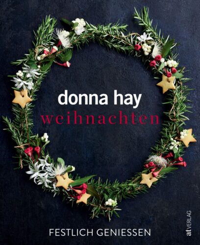 Weihnachten soll edel sein und dennoch ganz entspannt – das ist das Motto von Food-Expertin Donna Hay. Das Buch „Weihnachten festlich genießen“ enthält ihre Lieblingsrezepte für Weihnachten. Jedes für sich beeindruckt, ist aber dennoch einfach und gelingt zuverlässig. Gezeigt werden Klassiker mit moderner Note, atVerlag, 37 Euro. 