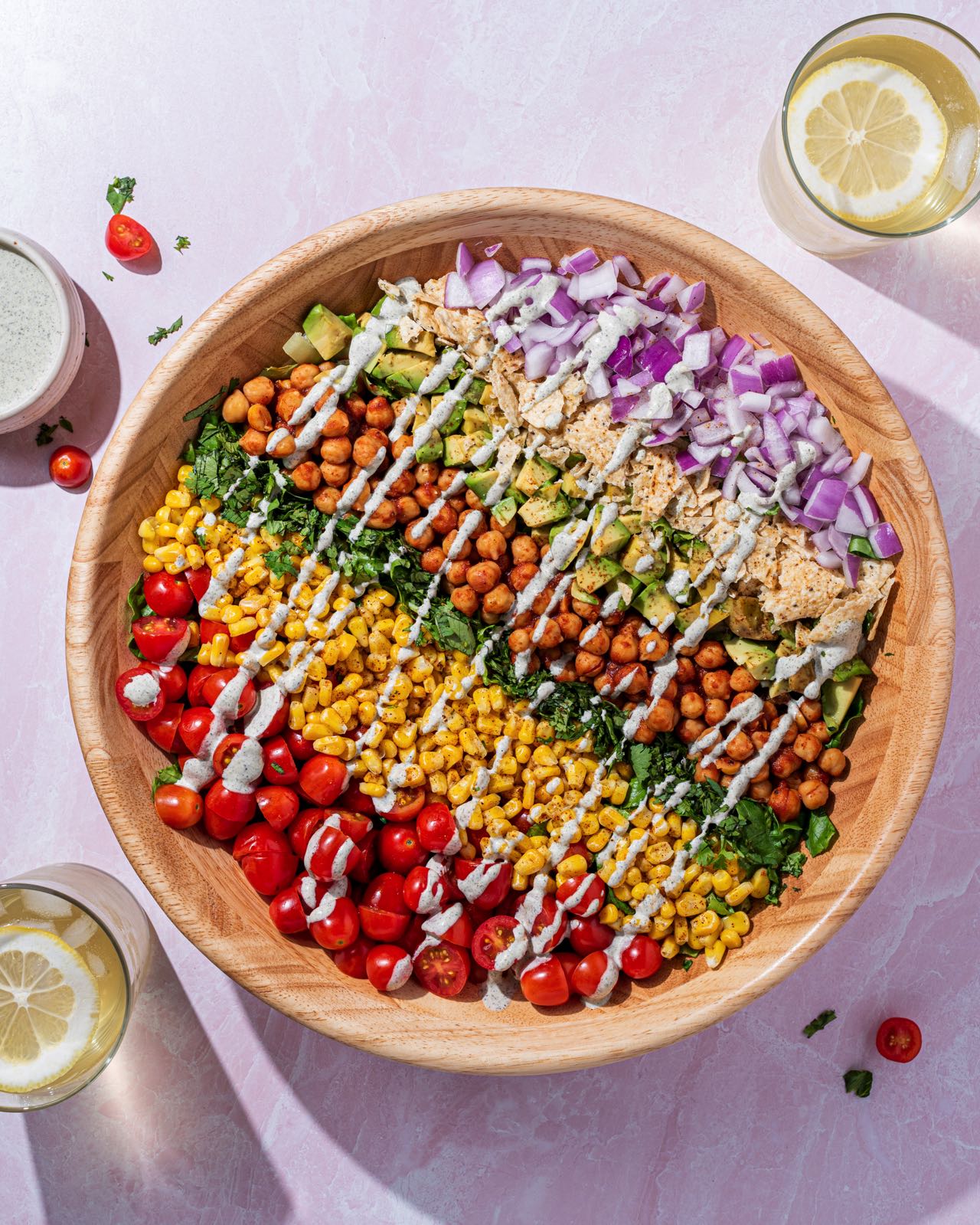 Salat mit BBQ-Kichererbsen. Foto: Dorling Kindersley
