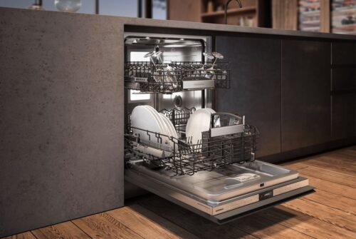 Gaggenau-Geschirrspüler verfügen über fortschrittliche Technologien wie das Programm „Intelligent“, das aus Nutzerfeedback lernt, sowie die Option „Intensiv Plus“, die eine gezielte Reinigung mit variabler Wasserintensität in verschiedenen Zonen ermöglicht. 