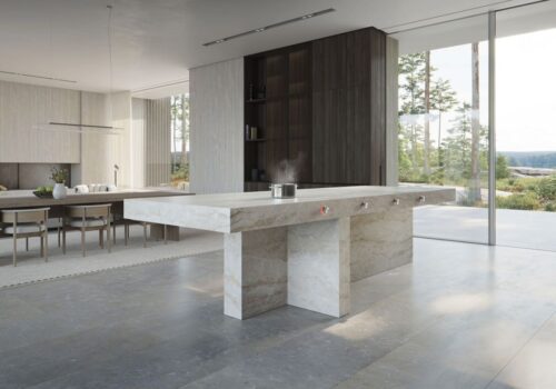 Gekocht wird bei der vollintegrierten Induktion von Gaggenau direkt auf der Arbeitsfläche. Ein dezenter LED-Punkt und ein Bedienknebel sind die einzigen sichtbaren Elemente. Der Punkt zeigt an, wo das Kochgeschirr platziert werden kann, und weist mit seinem sanften Leuchten auf mögliche Restwärme hin. Wenn das Licht erlischt, verwandelt sich die Fläche in eine elegante Arbeitsplatte. Für die Zubereitung gibt es einen abnehmbaren magnetischen Oberflächenschutz. Er dämpft die Geräusche, die durch die Bewegung von Töpfen auf der Steinoberfläche entstehen. Zugleich sorgt er für eine gute Leitfähigkeit. Die vollintegrierte Induktion wird exklusiv mit Dekton-Arbeitsplatten kombiniert.