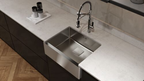 Mit einer Beckentiefe von 200 mm ermöglicht die American Professional Serie von Teka das bequeme Reinigen großer Pfannen, Woks und Backbleche. Gefertigt aus hochwertigem Edelstahl, zeichnet sich die Serie durch hervorragende antiseptische Eigenschaften aus, ideal für den Kücheneinsatz.