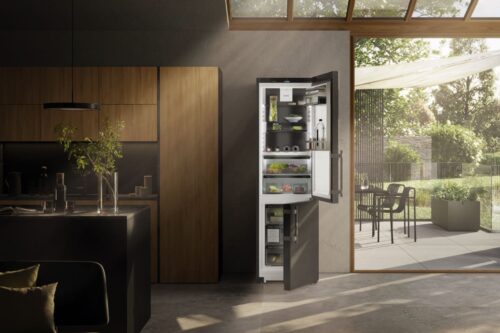 Liebherr verwendet langlebige Vakuumisolationspaneele und die patentierte BluRoX-Isolationstechnologie, um den Energieverbrauch in Kühl- und Gefriergeräten zu minimieren. Diese hochwertigen Isolationsmaterialien altern langsam, was dazu beiträgt, den Stromverbrauch über viele Jahre hinweg niedrig zu halten.