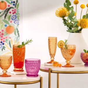 Details können viel her machen, so auch die Kristall-Gläser und Schalen aus der Serie „Boston Coloured“ von Villeroy & Boch in den Farben „Safron“ und „Berry“. Sie sind ideal für Cocktails und exotische Säfte. Selbst in einem schlichten Ambiente werden sie zum Blickfang.