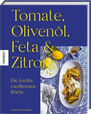 Am Mittelmeer wird sehr gerne mit Zitronen gekocht. Dazu passen Tomaten, Feta und natürlich Oliven und Olivenöl. All diese Zutaten sind Hauptbestandteil der 80 Rezepte im Buch „Tomate, Olivenöl, Feta & Zitrone. Die leichte mediterrane Küche“ von Loulou Kitchen. Erschienen im Knesebeck Verlag, 25 Euro.