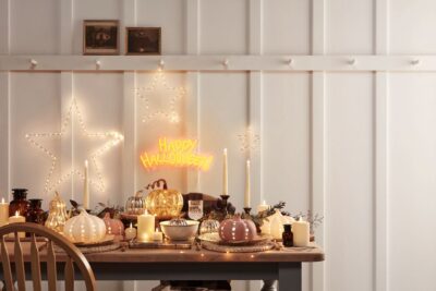 Lichter machen richtig etwas her, vor allem, wenn es am Abend früh dunkel wird. Von Lights4fun gibt es beleuchtete Kürbisse oder andere Lichtobjekte. Für die herbstliche Party sind sie optimale Deko-Begleiter.    Halloweendeko