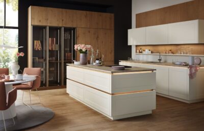 FRAME LACK Magnolia softmatt
+TAVOLA Eiche Pinot
