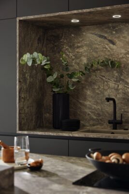 VELLUTO Graphit matt mit Antifingerprint und Arbeitsplatte Marmor Imperiale