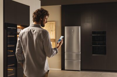 Per App lassen sich die Kühlgeräte von Haier steuern, sogar aus der Ferne. Das gilt ebenfalls für den Weinklimaschrank. Sie haben eine hohe Energieeffizienzklasse und noch dazu einen niedrigen Geräuschpegel. Die App bietet auch Tipps und Wartungsvorschläge.
