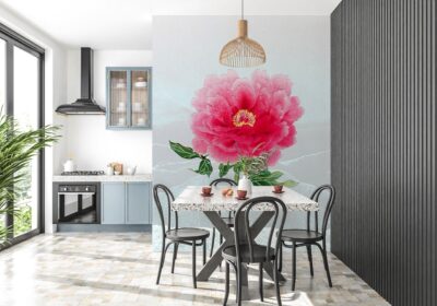 Eine einzelne Blume ist der Star in diesem Zimmer, nämlich die Pfingstrose. Sie verschönert die Wand mit dem Tapeten Wand-Bild „Beachpeony“. Das fällt garantiert auf und hat dennoch eine edle Anmutung durch die restliche, eher schlicht gehaltene Einrichtung. Die Tapete ist von Gräflich Münster’sche Manufaktur.