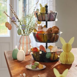 So bunt sieht die bestückte Etagere von Tchibo aus und ist garantiert ein Highlight auf dem Ostertisch. Ansonsten ist sie natürlich auch perfekt für Obst auf der Arbeitsfläche.