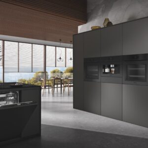 Zur Linie „125 Gala Edition“ gehört die vollintegrierbare Spülmaschine von Miele. Mit der Energieeffizienzklasse A hat das Gerät einen geringen Strom- und Wasser-verbrauch. Das Sparprogramm überzeugt, genau wie die unkomplizierte Handha-bung und die leise Technik. Die Fronten kommen im angesagten Farbton „Osidian-schwarz matt“ daher.