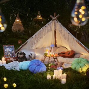Glamping pur: Für einen außergewöhnlichen Anlass lohnt es sich, so eine wunderbare Atmosphäre zu zaubern. Da lässt es sich an lauen Sommerabenden die ganze Nacht über aushalten. Das Zelt dient tagsüber auch als Sonnenschutz. Alles von Butlers.