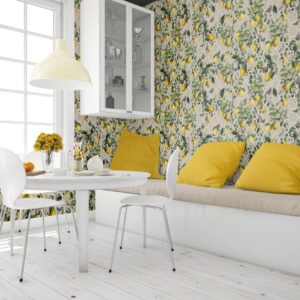 Zitronen auf der Wand sorgen schon am Morgen für gute Laune und sicher auch den restlichen Tag über. Die horizontal wiederholbare Tapete „Limone“ gibt es in verschiedenen Ausführungen, zum Beispiel als wasserabweisende Glasfaser Tapete für die Küche, von Gräflich Münster’sche Manufaktur.