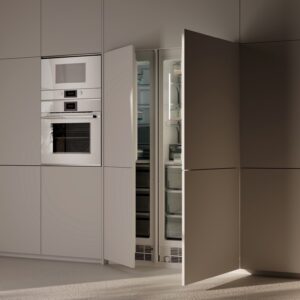 Warum sich nicht einfach für zwei Geräte entscheiden, wenn man viel Platz benö-tigt? Das ist auch in Sachen Strom kein Problem, wenn die Geräte energieeffizient sind. Der Frischetower hat einen 45 Zentimeter breiten Gefrierschrank. Zur Ausstist die Null Grad Zone für länger haltbare Einkäufe.