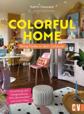Alles ist bunt im Buch „Colorful Home“ von der erfolgreichen Content Creatorin Katrin
Dworack „@_colorfulhome_“. Sie lädt ein in ihr buntes Zuhause. Es finden sich eine Fülle
an Deko- und DIY-Ideen in Kombination mit tollen Tipps. Das gilt für Details, aber auch
für Wände und Möbel in bunten Tönen. Selbst der Garten wird miteinbezogen. Erschienen im
Christophorus Verlag, 24,99 Euro.
| KÜCHEN JOURNAL Alles ist bunt im Buch „Colorful Home“ von der erfolgreichen Content Creatorin Katrin
Dworack „@_colorfulhome_“. Sie lädt ein in ihr buntes Zuhause. Es finden sich eine Fülle
an Deko- und DIY-Ideen in Kombination mit tollen Tipps. Das gilt für Details, aber auch
für Wände und Möbel in bunten Tönen. Selbst der Garten wird miteinbezogen. Erschienen im
Christophorus Verlag, 24,99 Euro.