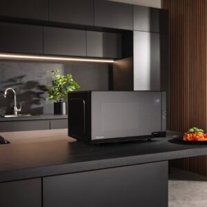 Schnelles Auftauen und Erwärmen, dafür ist eine Mikrowelle sehr hilfreich. Das Modell von Hisense hat sechs Automatik-Programme. Durch eine moderne Inverter-Technologie erzielt das energiesparende Gerät eine konstante Leistung und gleichmäßige Temperaturen.