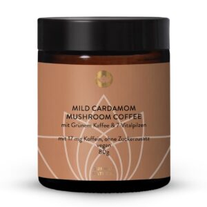 Der „Mushroom-Coffee“ eignet sich zum Anrühren eines warmen oder kalten Getränks in Wasser, Hafer- oder Cashewdrink. Die Komposition besteht aus grünem Kaffee, Kardamom und Vitalpilzen, wie Reishi. Er ist vegan, ohne Zuckerzusatz. Von Sunday Natural, ca. 8 Euro.
