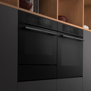 Alle, die Wert auf moderne Küchenästhetik legen, können sich über den Premium-Backofen der Serie „8“ von Bosch freuen, jetzt auch mit mattem Finish. Darüber hinaus wird abwechslungsreiche Ernährung mit dem neuen Backofen ganz einfach. Die smarte Gerichterkennung erkennt jetzt bis zu 100 verschiedene Gerichte und schlägt die optimale Zubereitungsart vor.