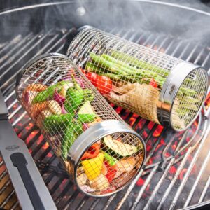 Ein toller Grillbegleiter ist der Rollgrillkorb aus hochwertigem Edelstahl von Gefu. Er ermöglicht das sichere Grillen von Gemüse, Fleisch und Meeresfrüchten. Dank feinmaschigem Drahtgeflecht wird die Hitze optimal verteilt. Der Haken ist praktisch für den Transport, ca. 20 Euro.
