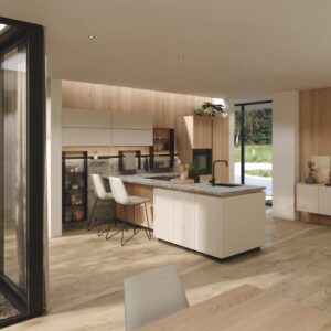 Die Funktionswand in der Naturholz-Küche von Team7 erscheint luftig und sehr modern. Das tut einer massiven Holzküche richtig gut. Außerdem eignet sich die Wand, um alle nötigen Küchenutensilien zu verstauen und immer griffbereit zu haben. Auch weitere Elemente sorgen für Leichtigkeit, unter anderem das schwebende Sideboard.