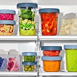 Gut zu stapeln und damit im Kühlschrank zu organisieren sind die Behälter aus der „Twist & Stack“ Serie von Oxo. Darin lassen sich Reste von Mahlzeiten, vorbereites Obst und Gemüse oder Snacks optimal aufbewahren. Die Boxen sind langlebig und auslaufsicher. Erhältlich in unterschiedlichen Größen.