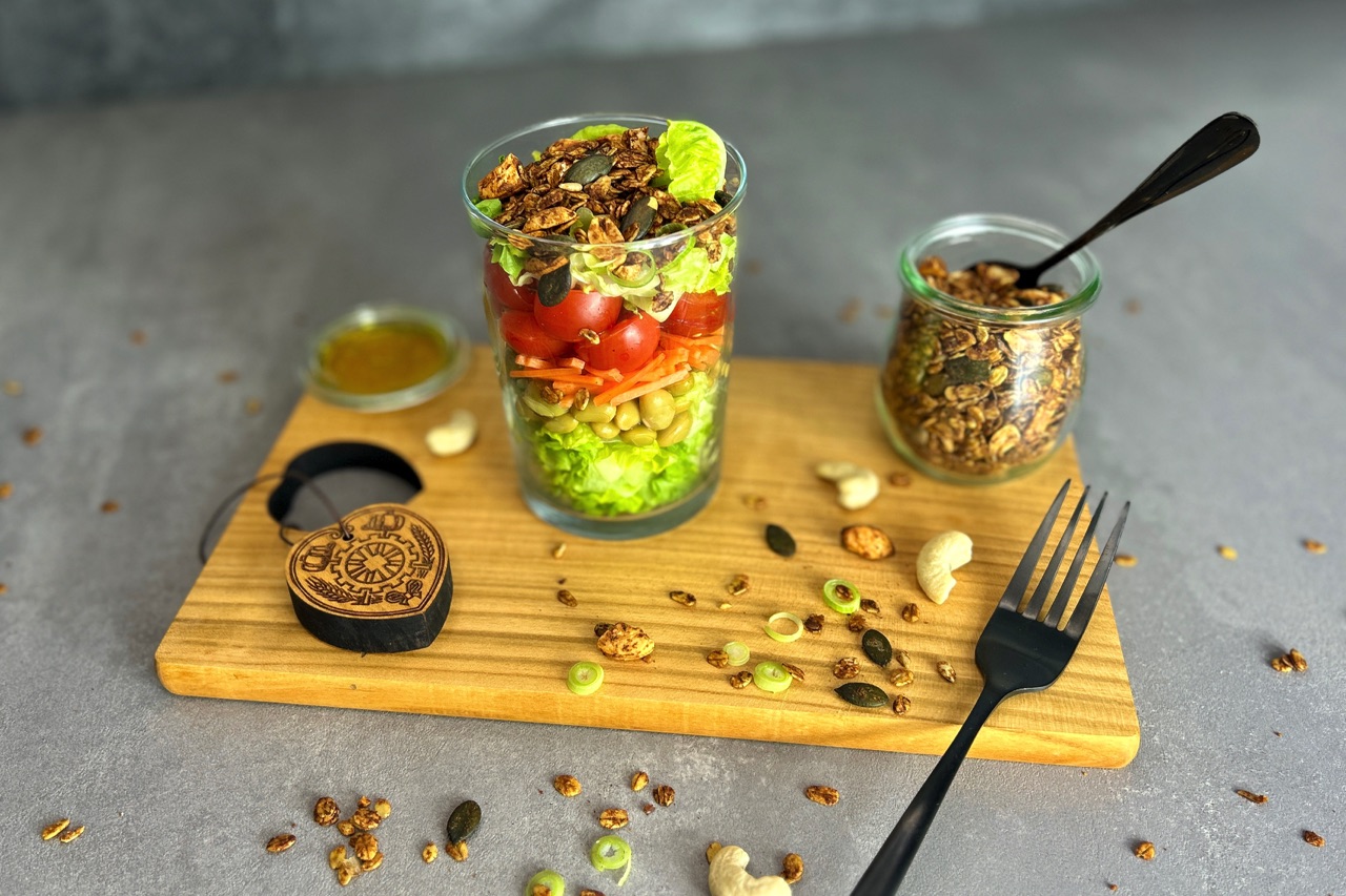 Herzhaft würziges Hafer-Granola-Topping. Credit: Schapfen Mühle
