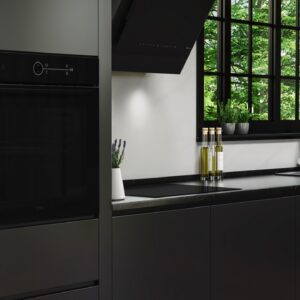 Eingebettet in die grauen Fronten bildet die matte „DeepBlack“ Serie von Beko ei-nen gelungenen Kontrast. Der Ofen hat eine AirFry-Funktion. Beim Backen sorgt das Feature „AeroPerfect™“ durch die Zugabe von Wasserdampf für die gelungene Zubereitung von Backwaren. Brot, Brötchen und Hefegebäck bilden eine goldbrau-ne Kruste, während das Innere locker bleibt. Hilfreich ist der SoftClose-Türmechanismus und der Teleskopauszug.