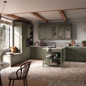 Die Küche steht für einen wichtigen Farbtrends, nämlich Grün, bei dieser Küche heißt der Ton „Smaragdgrün“. Die Form der Küche „Bristol“ von Häcker ist zwar eher klassisch, aber die Skandi-Sitzecke oder die Kissen sorgen für das moderne i-Tüpfelchen.