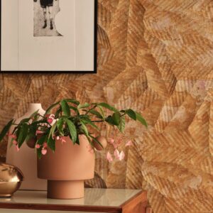 Was für eine außergewöhnliche Optik! Die Wandverkleidung „Tropico“ von Lithos Design verwandelt Naturstein in ein dreidimensionales Gestaltungselement. Das reliefartige Muster erinnert an Blattstrukturen und erzeugt ein faszinierendes Spiel aus Licht und Schatten.