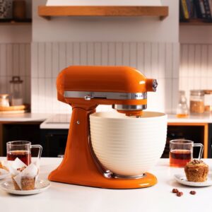 Zeit für eine gemütliche Teestunde. Lecker dazu sind Apfel-Zimt-Muffins. Mit der KitchenAid „Artisan“ und der Keramikschüssel „Beehive“ ist der Teig schnell gerührt.