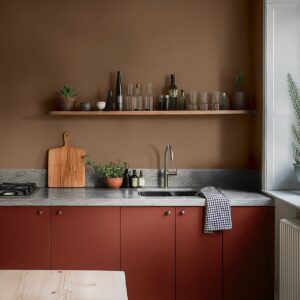 An der Wand trifft „Braun mit Haselnuss“ auf Küchenfronten in „Orange mit Kupfer“. Für die Fronten wurde „Der Alles Streichen Lack“ von Miss Pompadour verwendet. Das ist eine praktische Möglichkeit, der Küche eine neue Farbe zu geben, ohne die Schränke auszutauschen.