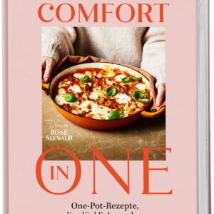 One-Pot-Gerichte sind anhaltend beliebt, weil alle Zutaten gemeinsam in einem Topf oder einer Pfanne garen. Das spart Vorbereitung und Abwasch, gleichzeitig können sich Brühe, Gewürze und Röstaromen besonders gut miteinander verbinden. Kürbis, Möhren, Pilze, Hülsenfrüchte oder Wurzelgemüse machen daraus im Herbst eine wärmende, einfache Mahlzeit, häufig in einem schönen gelben Farbton. Ob Eintopf, Curry, Risotto oder Pasta, die Zutaten lassen sich flexibel austauschen und gut an vorhandene Vorräte anpassen.
Alles aus einem Topf: In „Comfort in One“ versammelt Hari Beavis unkomplizierte One-Pot-Rezepte, die an kalten Tagen besonders guttun. Erschienen bei Busse Seewald, 30 Euro